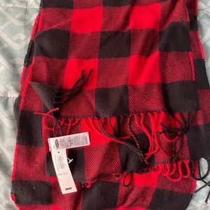 Brand new Old Navy checkered lumberjack scarf red/black classic 100% acrylic NWT
